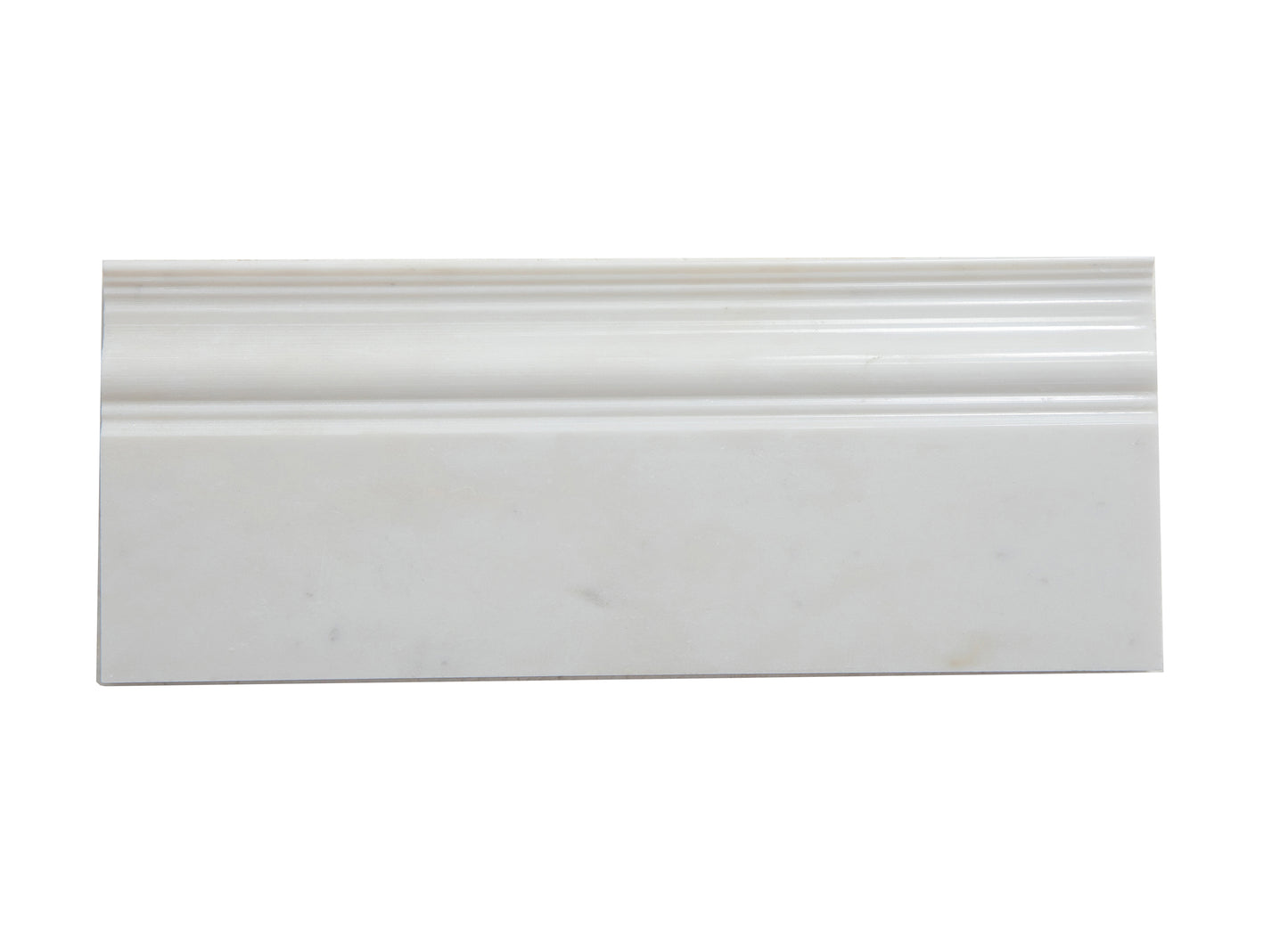 Moldura de mármol blanco Valentino, pulido, de 4 3/4" x 12" para zócalo