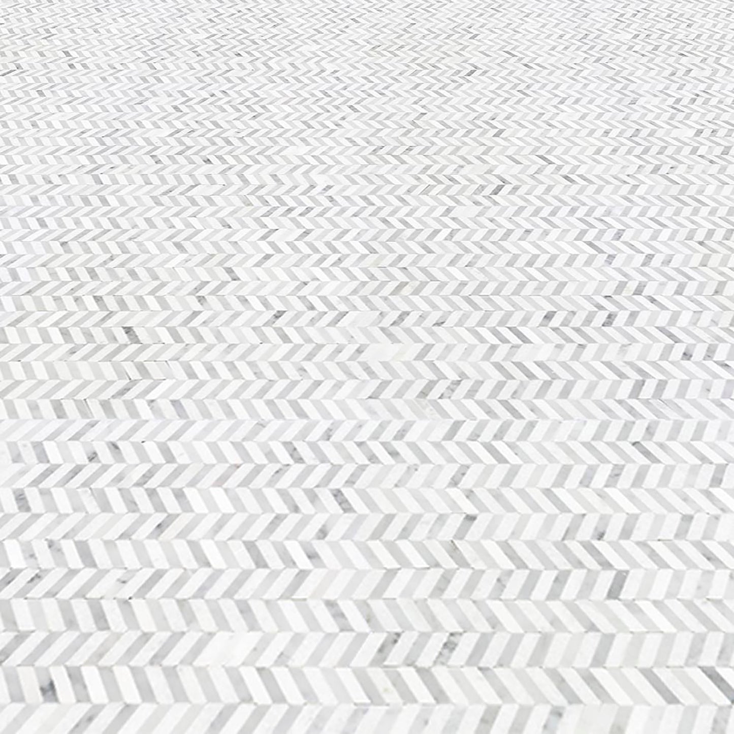 Mosaico de mármol Carrara y Thassos Mini Chevron pulido de 30,5 x 30,5 cm y 0,9 cm con chorro de agua