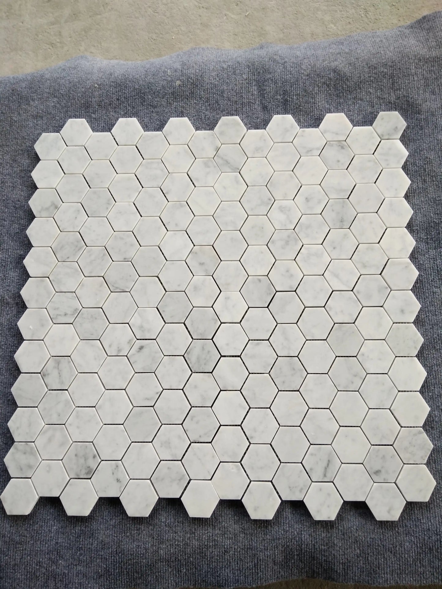 Azulejo de pared con mosaico hexagonal italiano Carrara de 2" para salpicadero