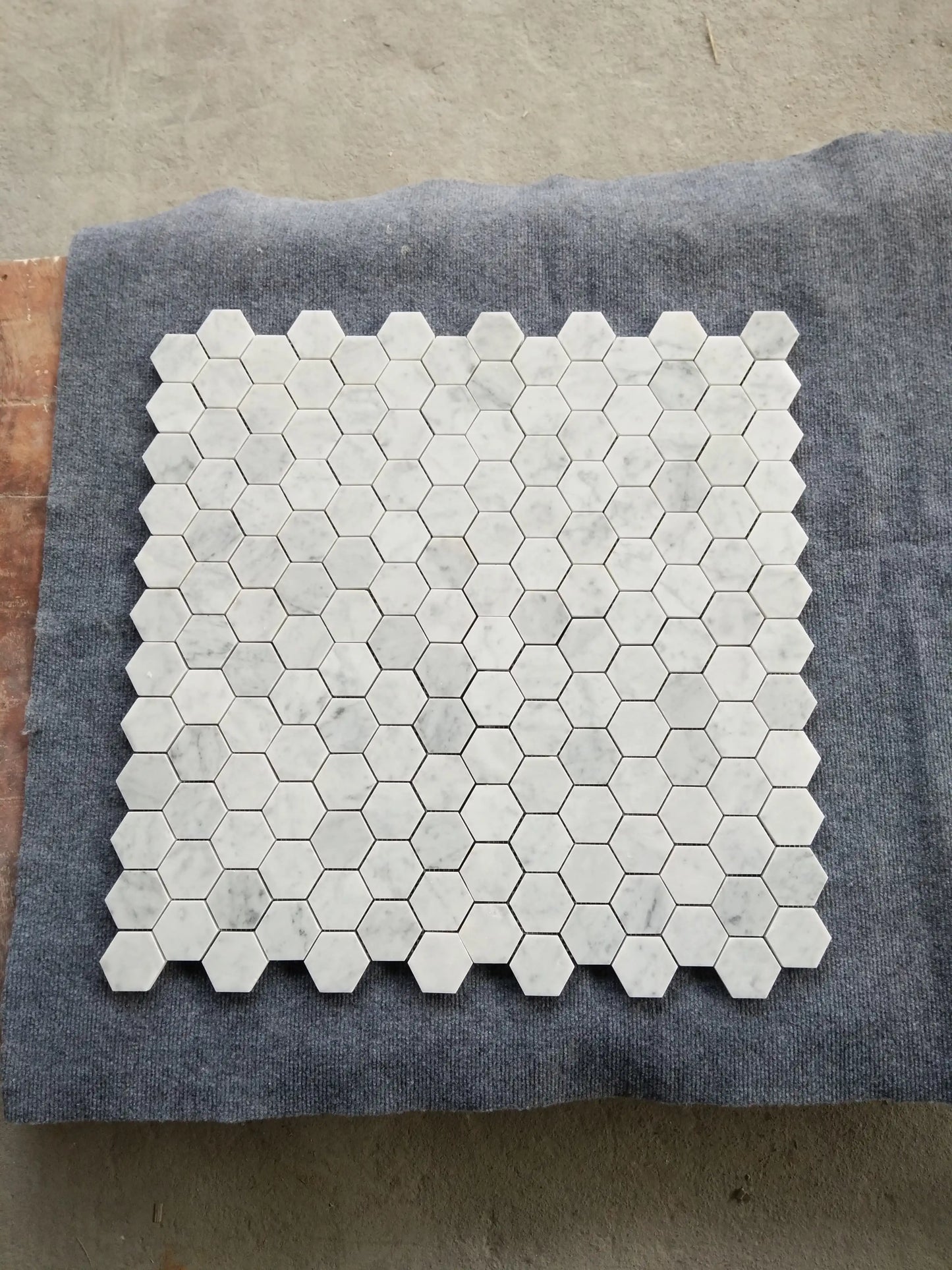 Azulejo de pared con mosaico hexagonal italiano Carrara de 2" para salpicadero