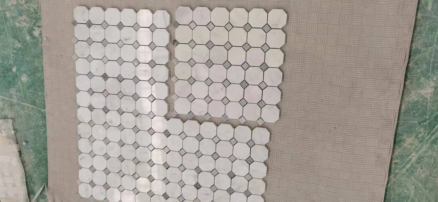 Mosaico octogonal italiano Carrara con puntos azules y grises para salpicadero y pared