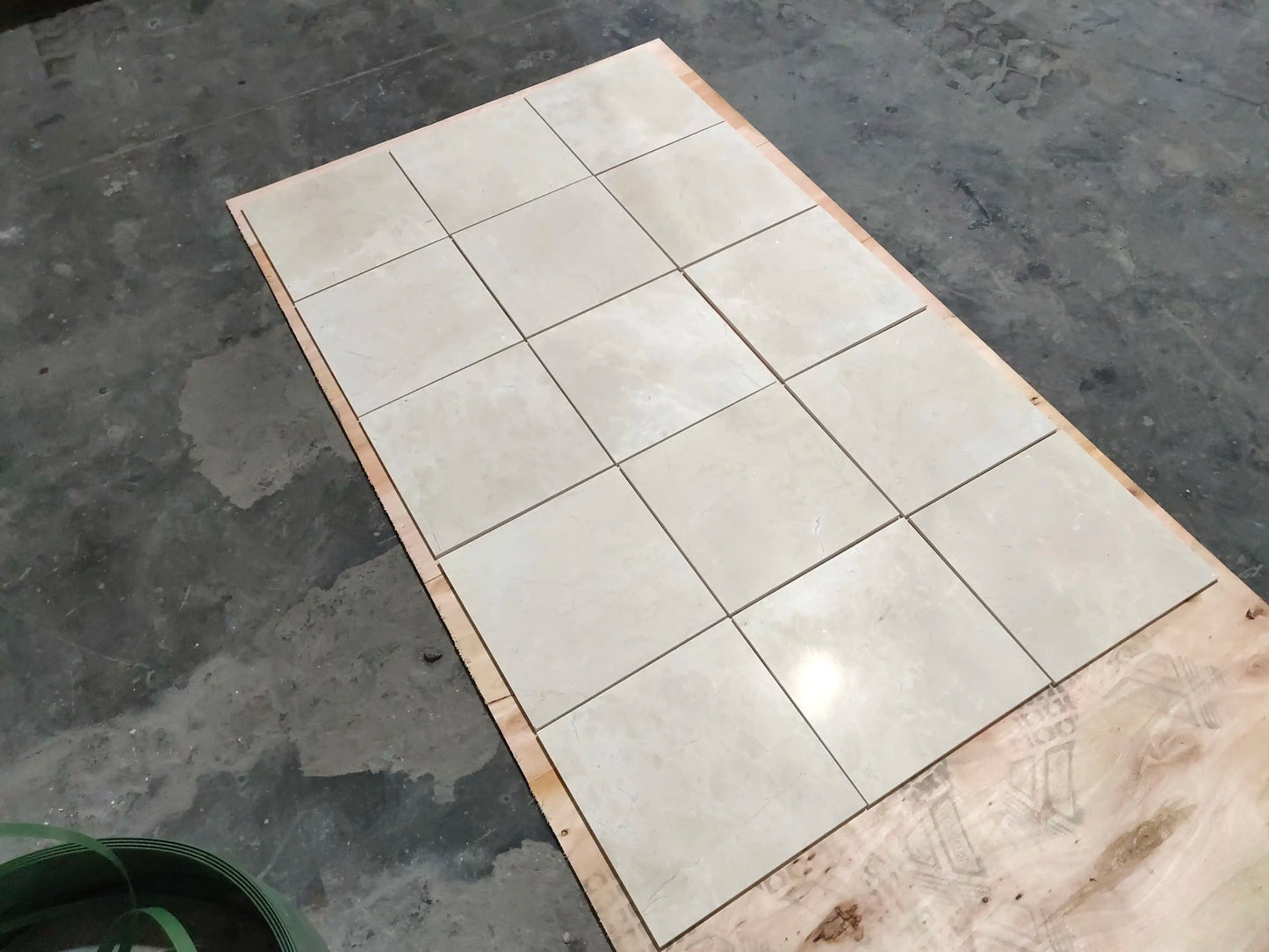 Azulejo premium para pared y piso pulido Crema Marfil de 30 x 30 cm