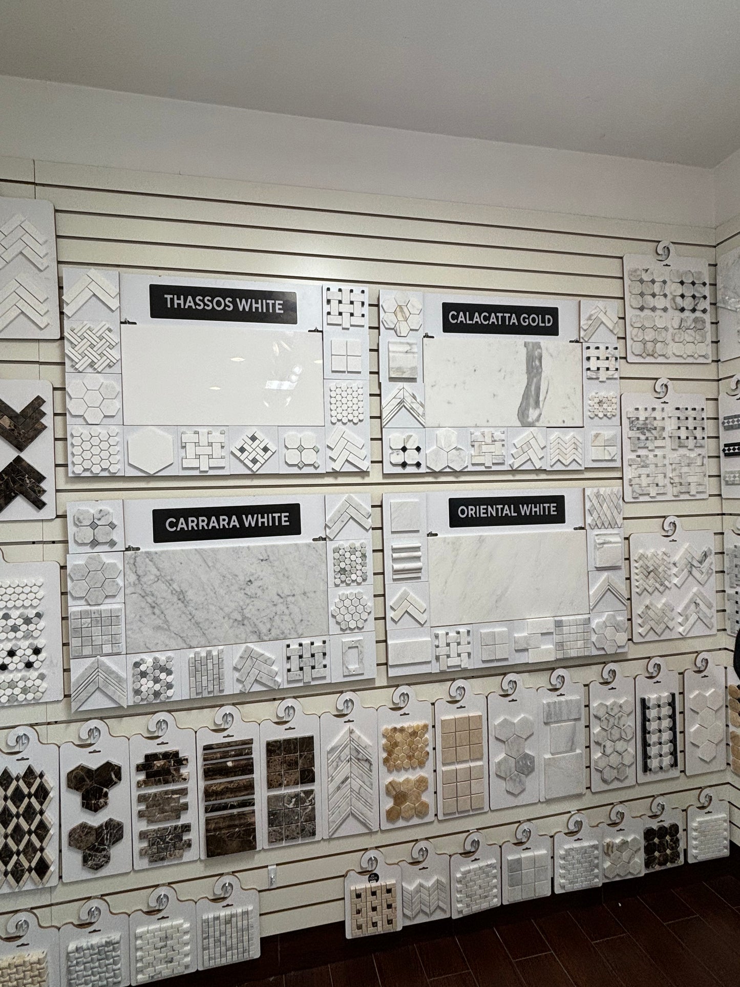 Exhibidores de paneles MM (tableros de 24" x 36" y 8" x 16")
