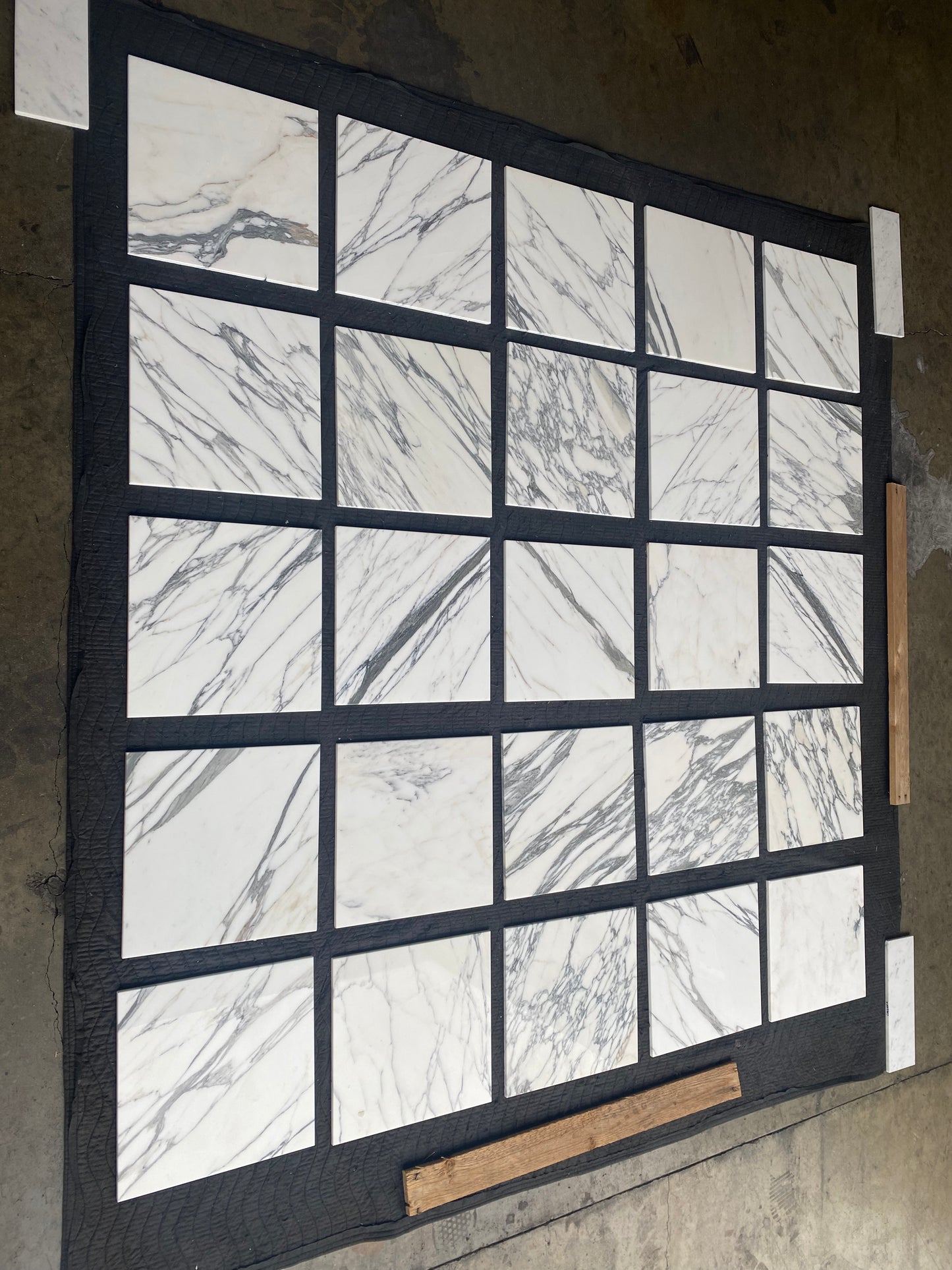 Arabescato Carrara (Lot #039) 12" x 12" Floor Tile Polished - 240 SF