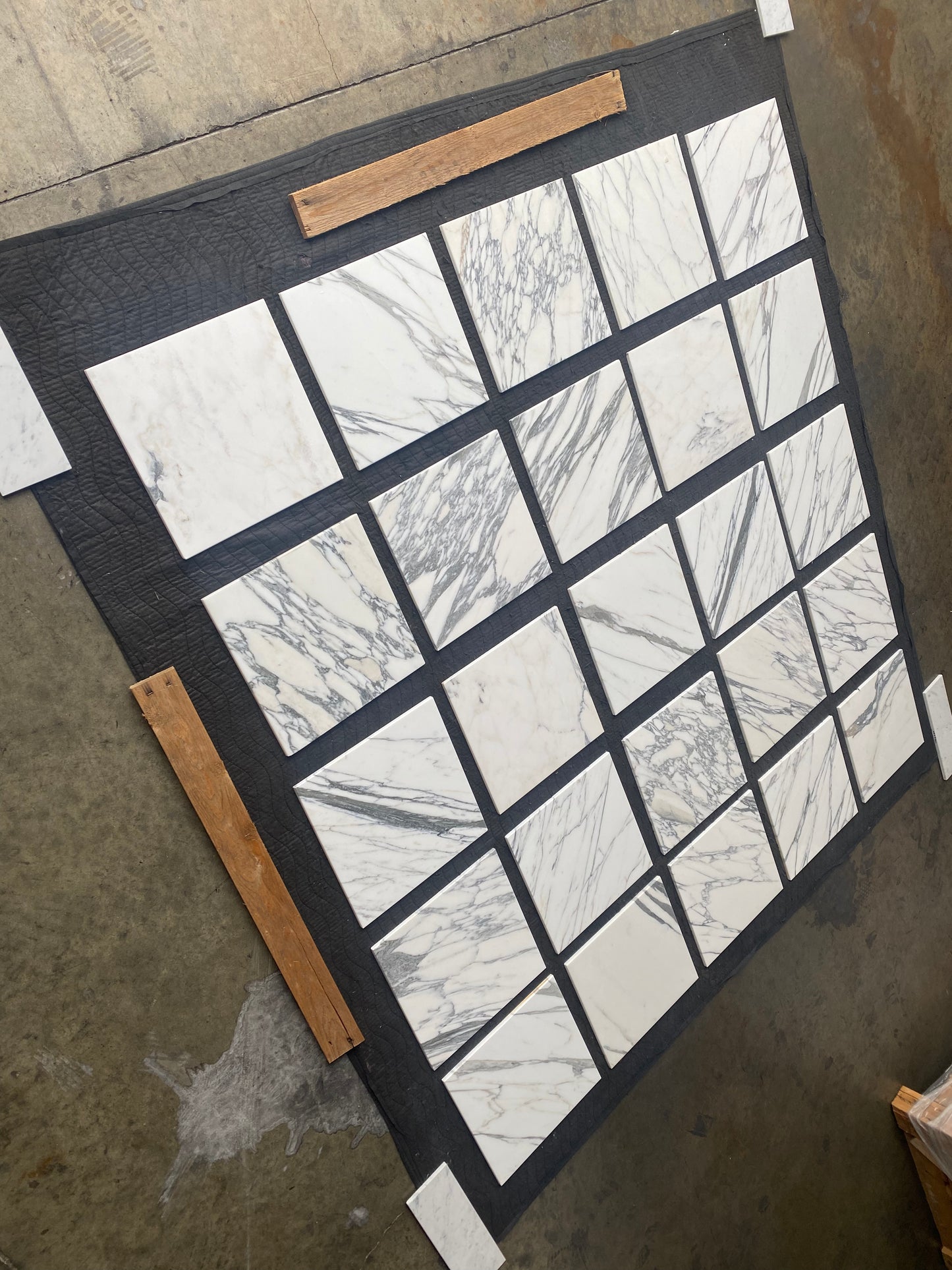 Arabescato Carrara (Lot #039) 12" x 12" Floor Tile Polished - 240 SF