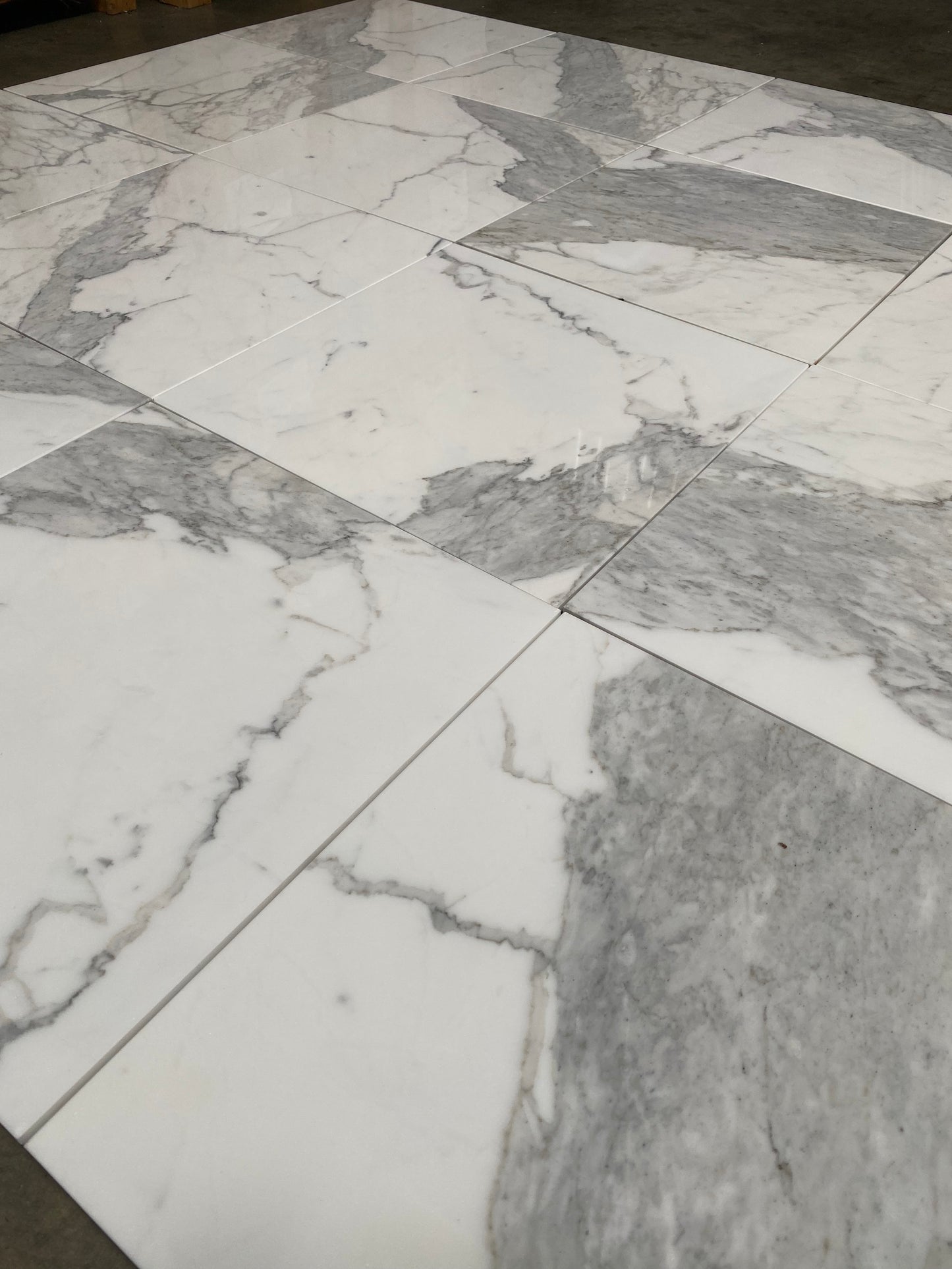 Statuario White (Lot #245) 18" x 18" Floor Tile Polished - 216 SF
