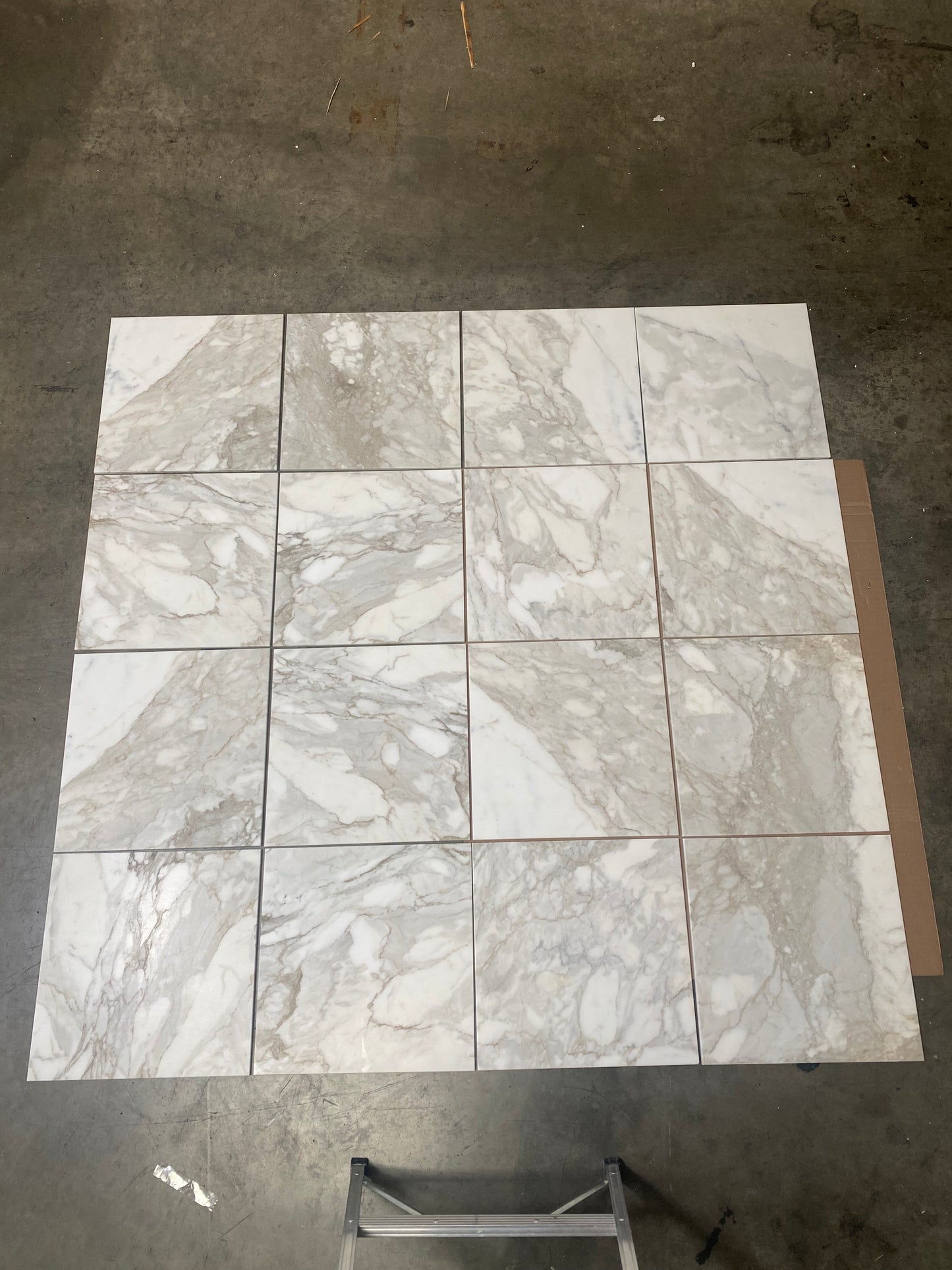 Calacatta Gold (Lot #314) 18" x 18" Floor Tile Honed - 391 SF