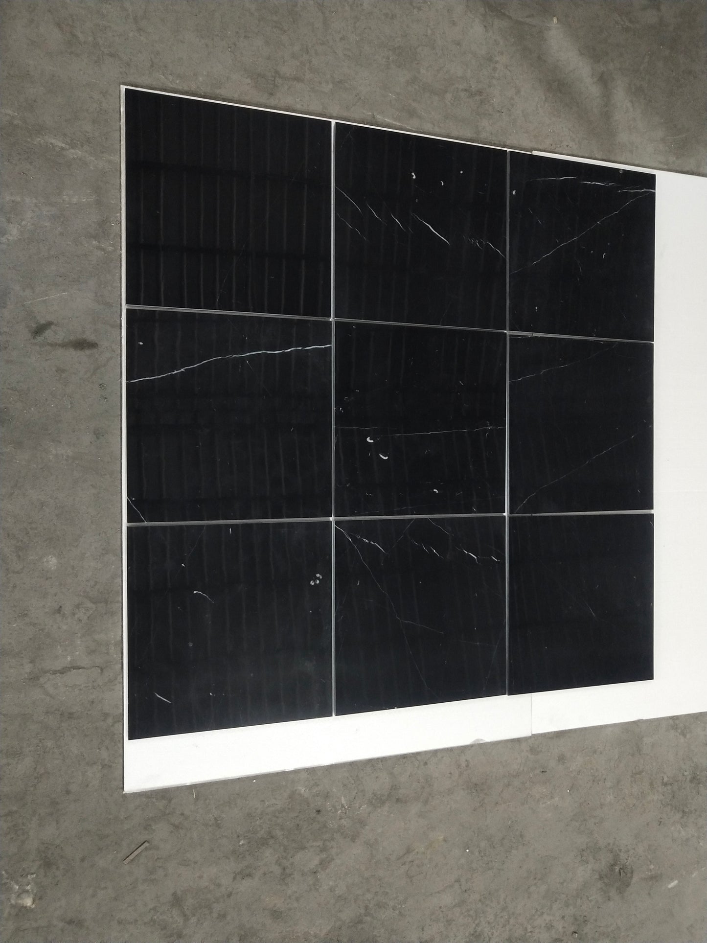 Azulejo para pared y piso Nero Marquina de 24" x 24"