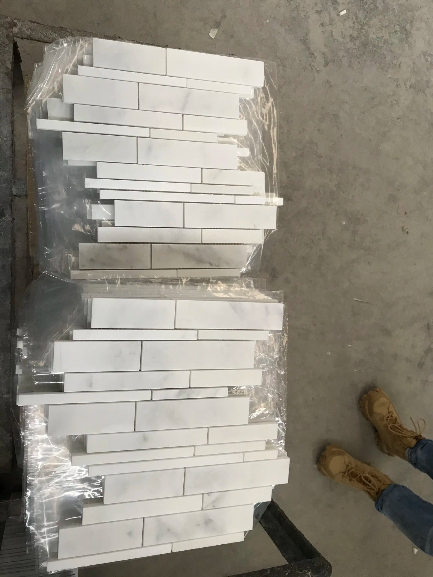 Oriental White Manhattan Random Strip Mosaic Tile
