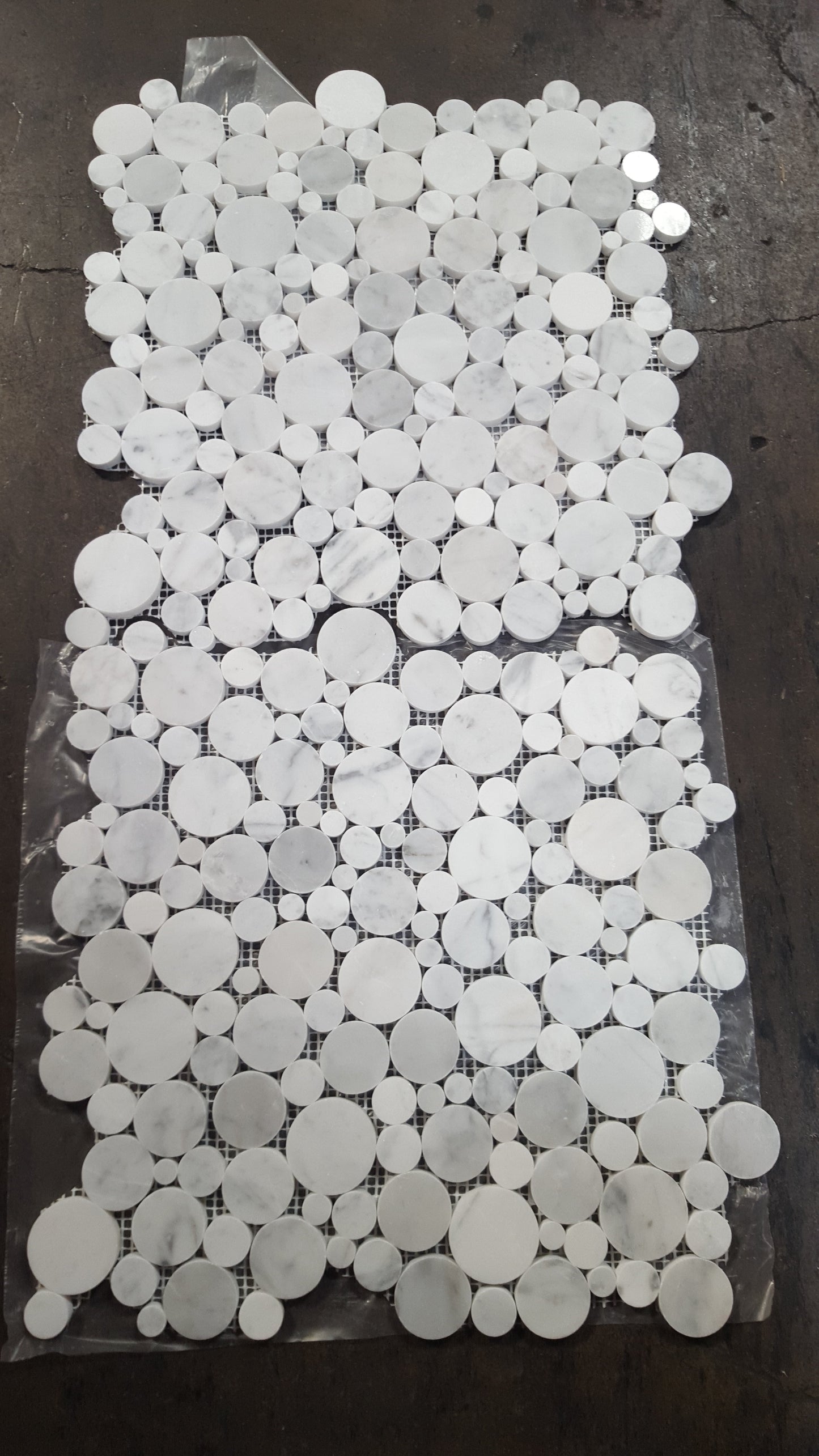 Azulejo de pared y salpicadero de mosaico con burbujas italianas de Carrara