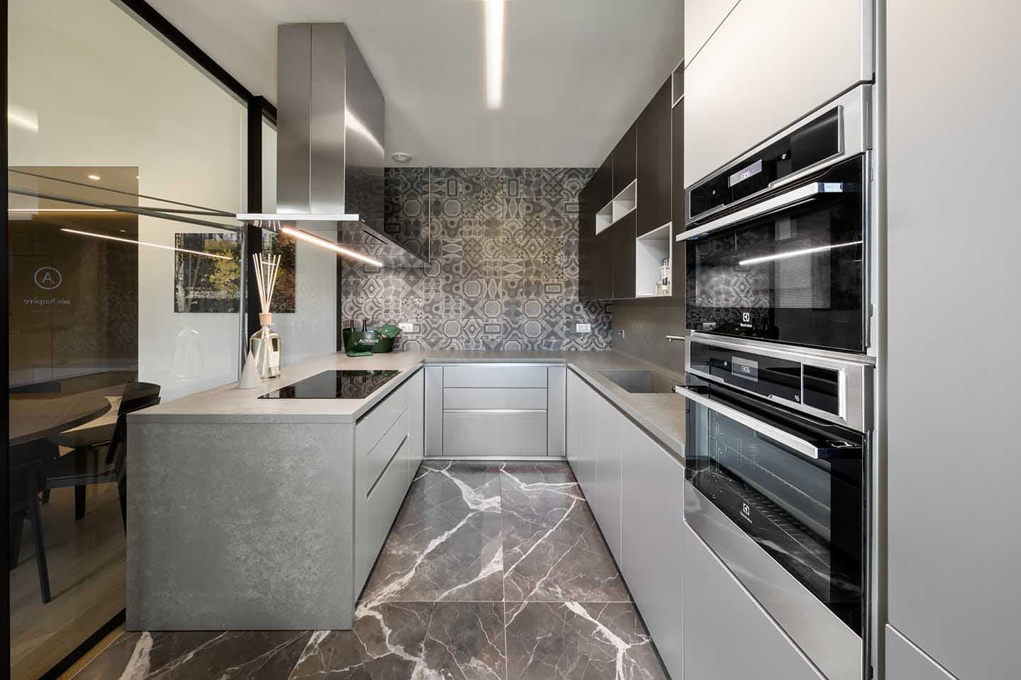 Azulejo de porcelana italiana pulido Deep Atlantic - 30 x 61 cm