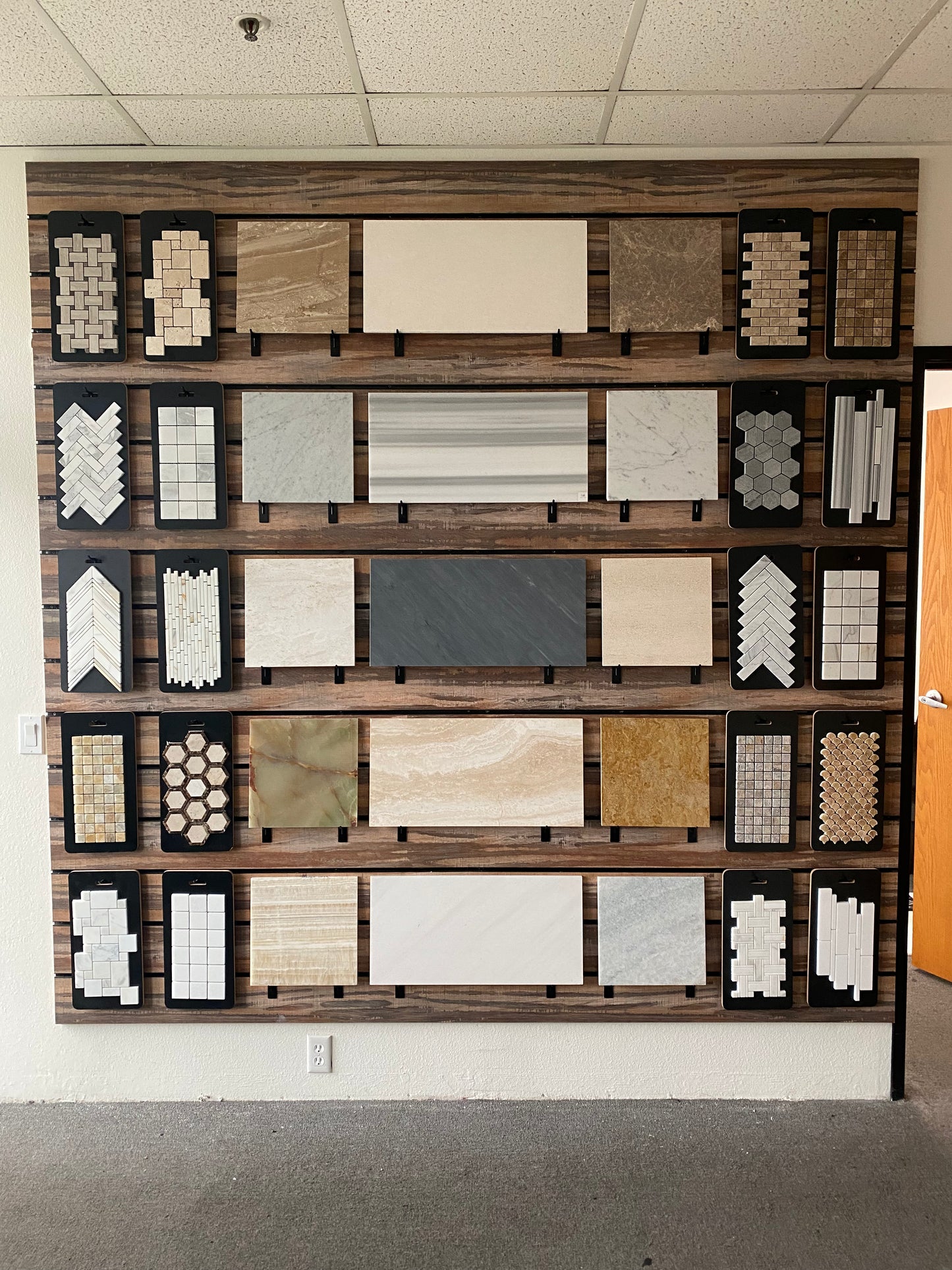 Exhibidores de paneles MM (tableros de 24" x 36" y 8" x 16")