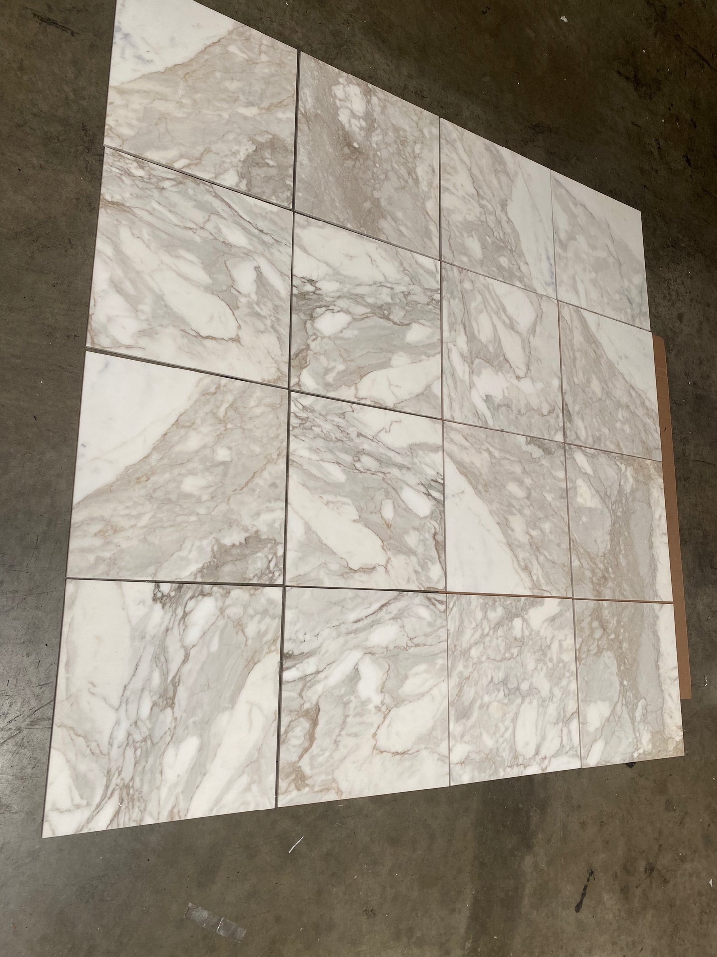 Calacatta Gold (Lot #314) 18" x 18" Floor Tile Honed - 391 SF