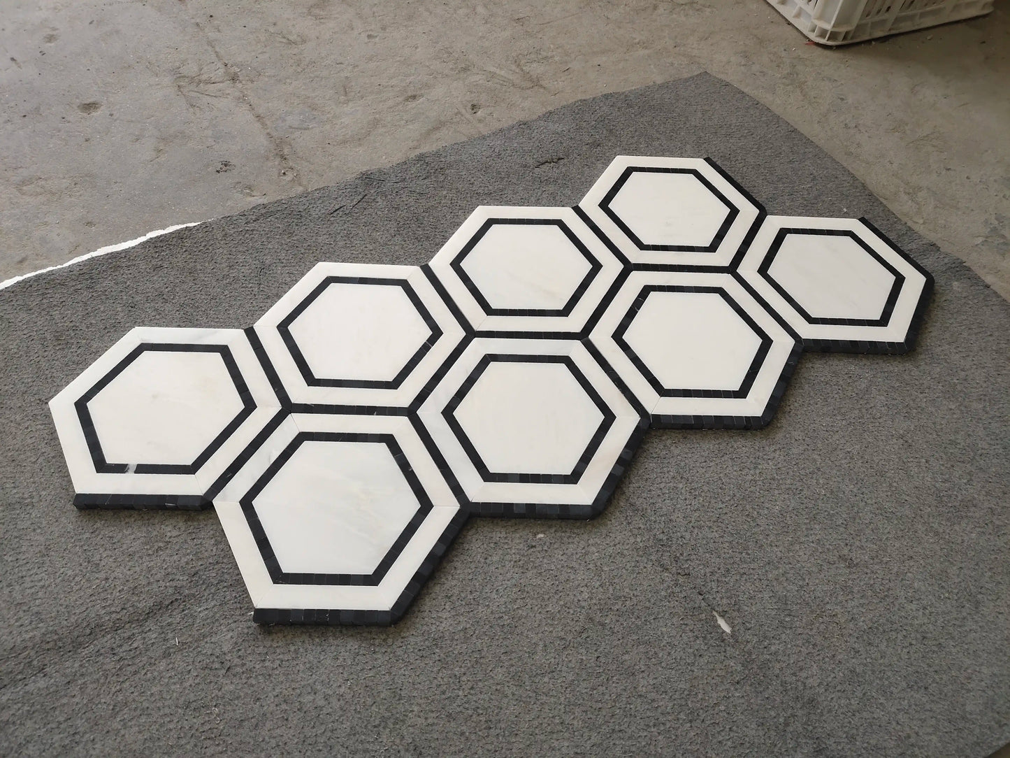 Oriental White Hexagon Combination Mosaic w/Black Mosaic Tile 5x5"