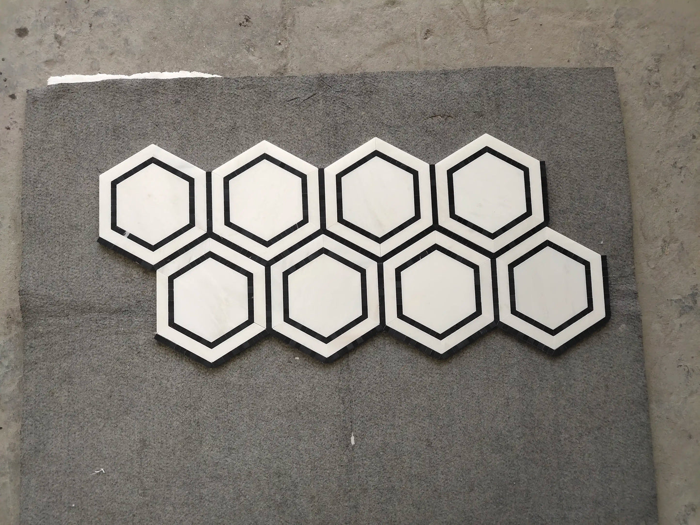 Oriental White Hexagon Combination Mosaic w/Black Mosaic Tile 5x5"