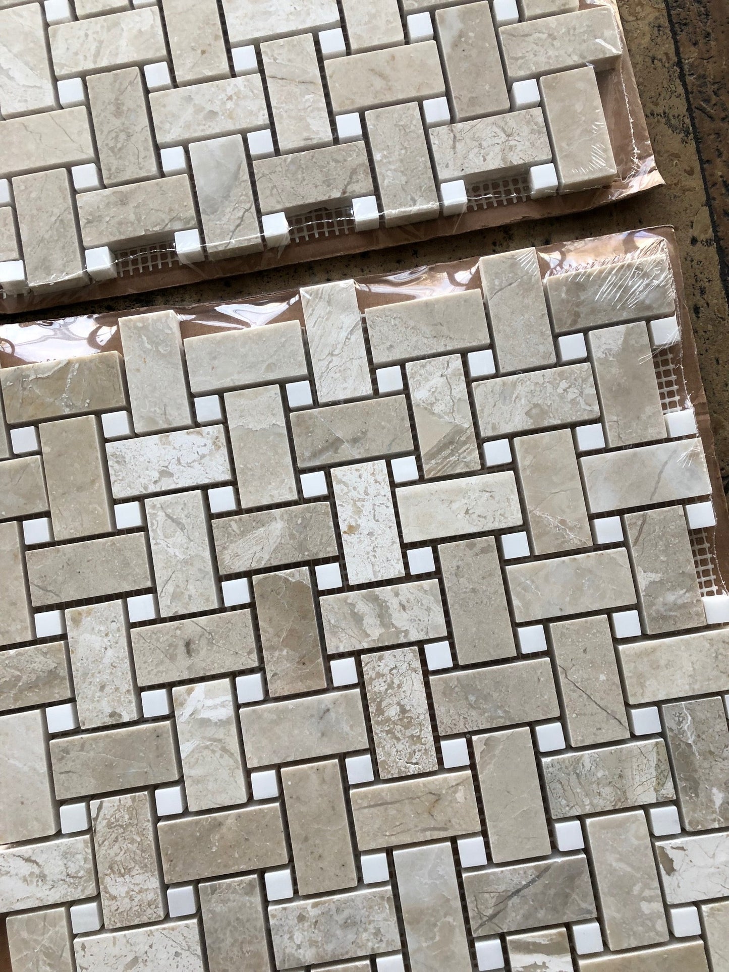 Queen Beige Marble Basketweave Mosaic w/White Dolomite 3/8 Polished