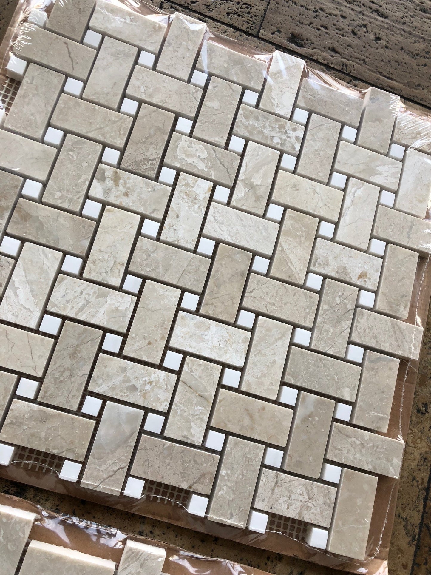 Queen Beige Marble Basketweave Mosaic w/White Dolomite 3/8 Polished